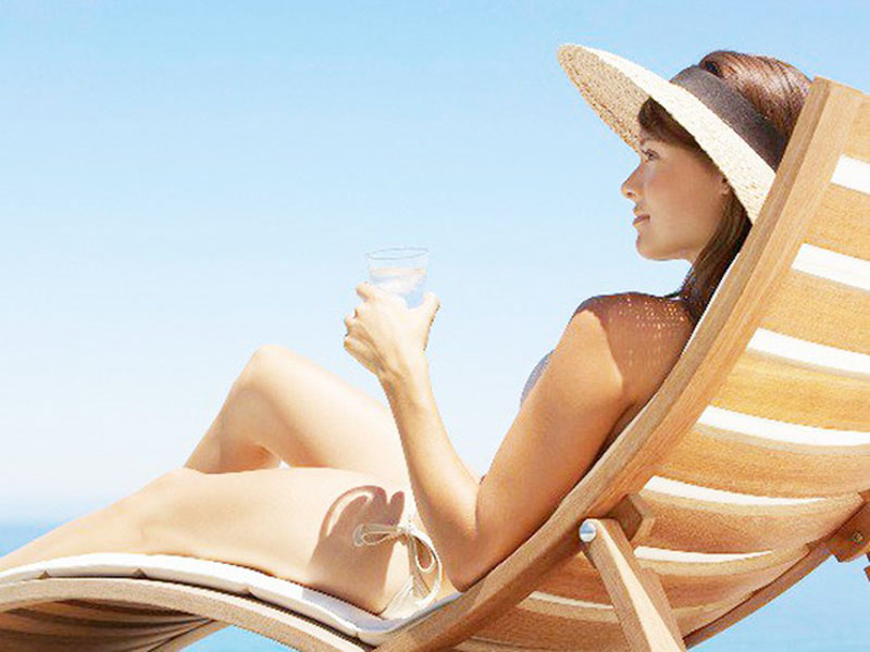 Tắm nắng mỗi ngày giúp bổ sung vitamin D và cải thiện bệnh vảy nến