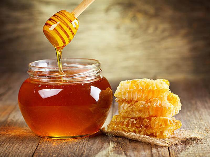 Mật ong được sử dụng khá phổ biến trong các bài thuốc dân gian chữa viêm amidan