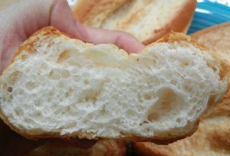 Bị đau dạ dày nên làm gì - Một chút ruột bánh mì giúp thấm hút dịch vị, giảm đau nhanh chóng