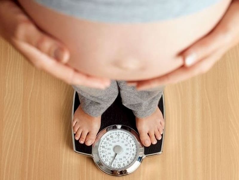 Đau khớp háng khi mang thai có thể do tăng cân mất kiểm soát