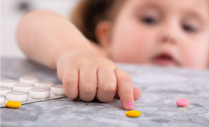 Thuốc điều trị viêm da tiếp xúc cho trẻ chỉ nên sử dụng khi có đơn thuốc của bác sĩ