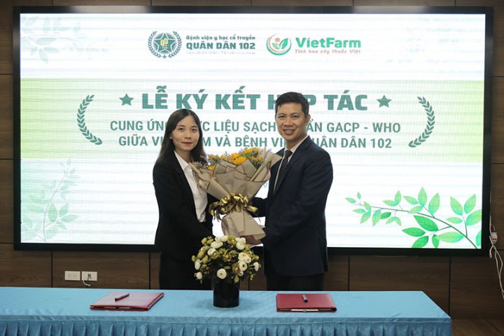 Ngày 4/8/2020, Lễ ký kết cung ứng dược liệu sạch đạt GACP - WHO giữa BV.Quân Dân 102 và Trung tâm Dược liệu Vietfarm đã diễn ra thành công