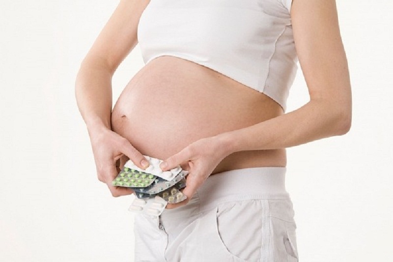 Mẹ bầu không nên tự ý sử dụng thuốc khi đang mang thai