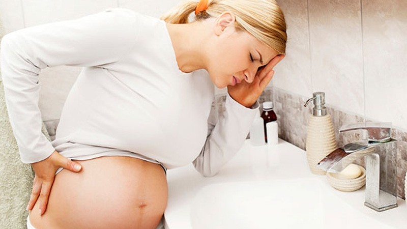Viêm da dị ứng ở mẹ bầu gây mệt mỏi, căng thẳng, chán ăn