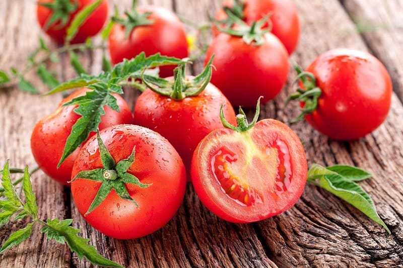 Viêm khớp cổ chân nên hạn chế ăn cà chua