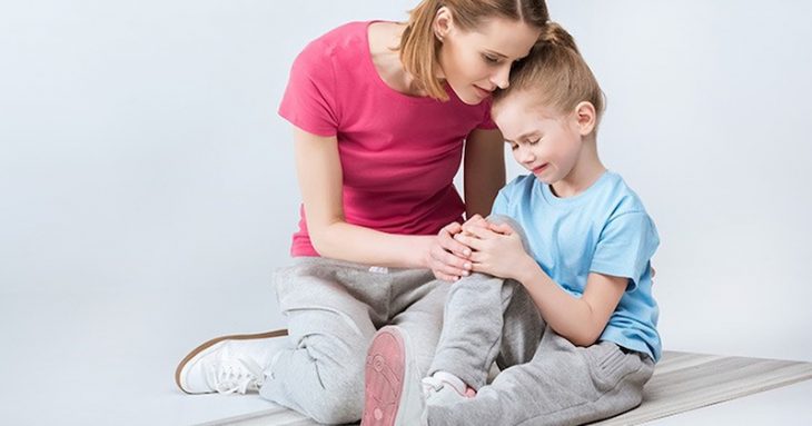 Viêm khớp gối ở trẻ em gây đau nhức và ảnh hưởng đến sức khỏe