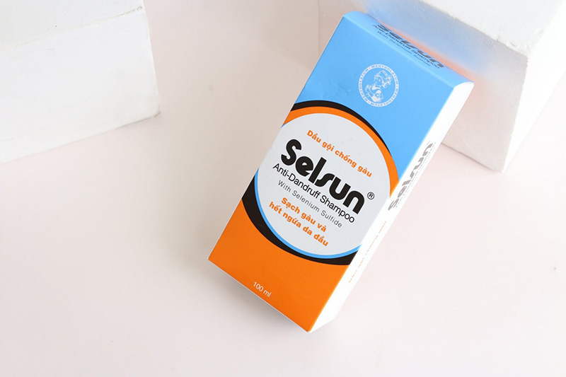 Selsun là sản phẩm dầu gội chống nấm nổi tiếng của thường hiệu Rhoto Nhật bản