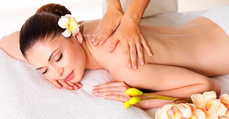 Massage cho người bị thoát vị đĩa đệm sẽ giúp giảm đau, kích thích máu huyết lưu thông