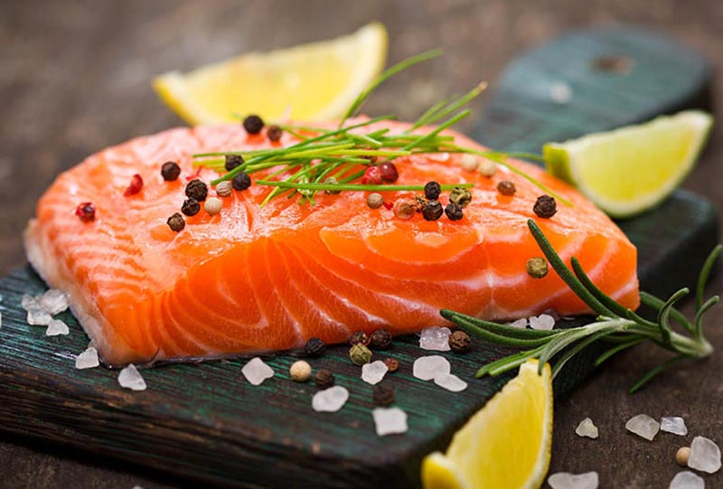 Thoái hóa cột sống thắt lưng nên ăn gì? Thực phẩm giàu omega 3