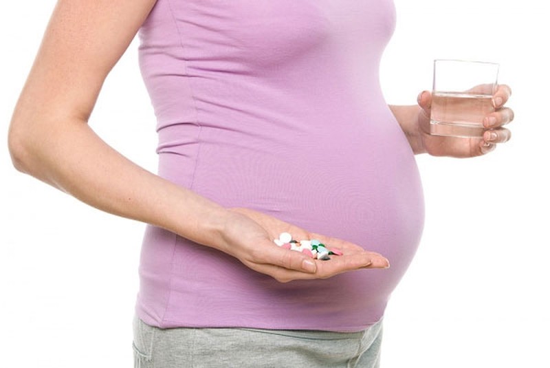 Khi mẹ bầu bị tiểu buốt có thể dùng một số loại thuốc kháng sinh theo chỉ định của bác sĩ