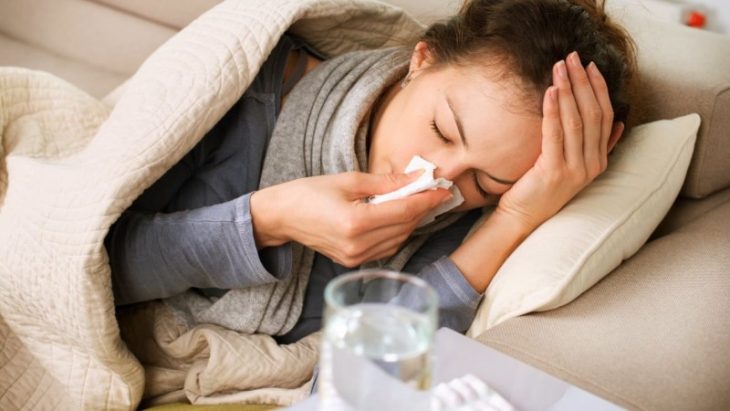 Ho nhiều về đêm là dấu hiệu điển hình của bệnh cảm cúm