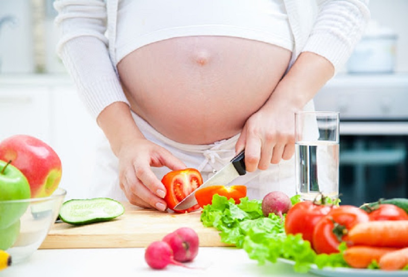 Chế độ dinh dưỡng có ảnh hưởng lớn đến khả năng thụ thai trong trứng ở nữ giới và chất lượng tinh trùng ở nam giới