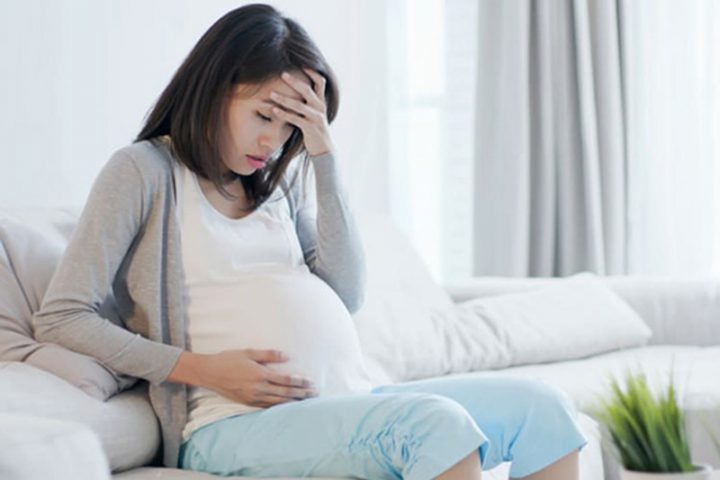 Sức đề kháng yếu khiến hại khuẩn xâm nhập và gây viêm cổ tử cung khi mang thai