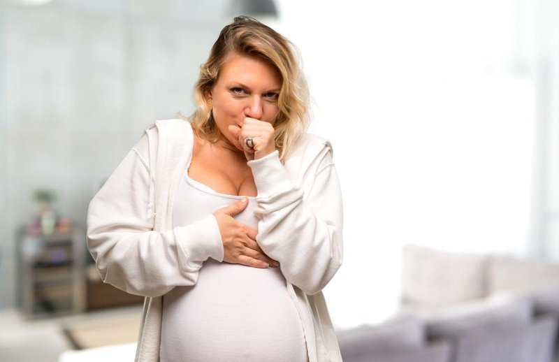 Ho khan là tình trạng phổ biến ở mẹ bầu