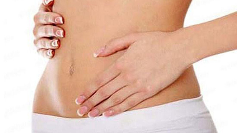 Đau bụng dưới cũng có thể là triệu chứng cảnh báo bệnh u nang buồng trứng