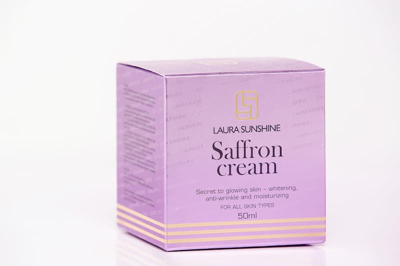 Saffron Cream Laura Sunshine là sản phẩm nội địa được nhiều người sử dụng