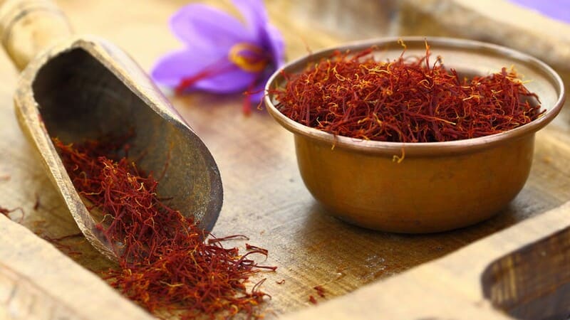 Thành phần của Saffron Iran có chứa các loại vitamin A, C, E và nhiều nguyên tố vi lượng khác giúp bồi bổ cơ thể, làm đẹp...