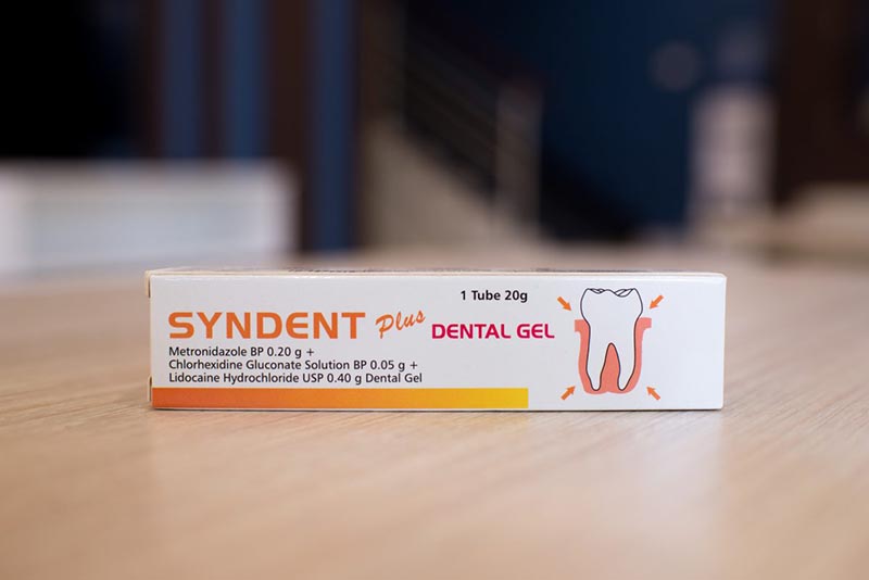 Syndent Plus Dental Gel thuộc nhóm thuốc kê đơn dùng để điều trị tình trạng viêm lợi cơn nhức răng, đau buốt răng