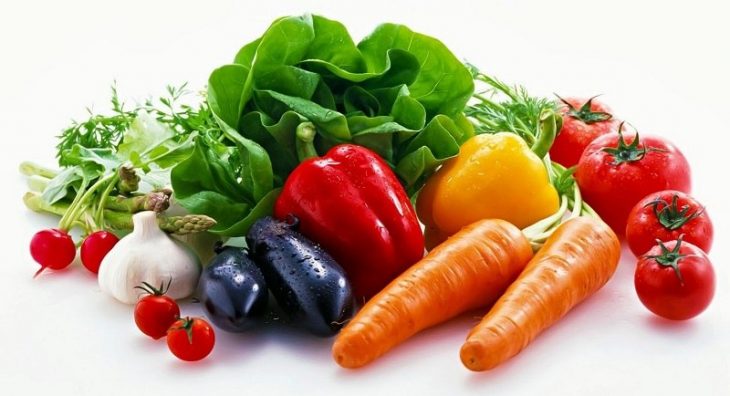 Rau củ, hoa quả chứa nhiều vitamin là thực phẩm không thể thiếu trong bữa ăn của người bị bệnh chàm