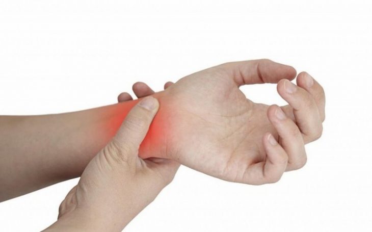 Khớp cổ tay bị tràn dịch không được điều trị kịp thời có thể gây biến chứng nguy hiểm