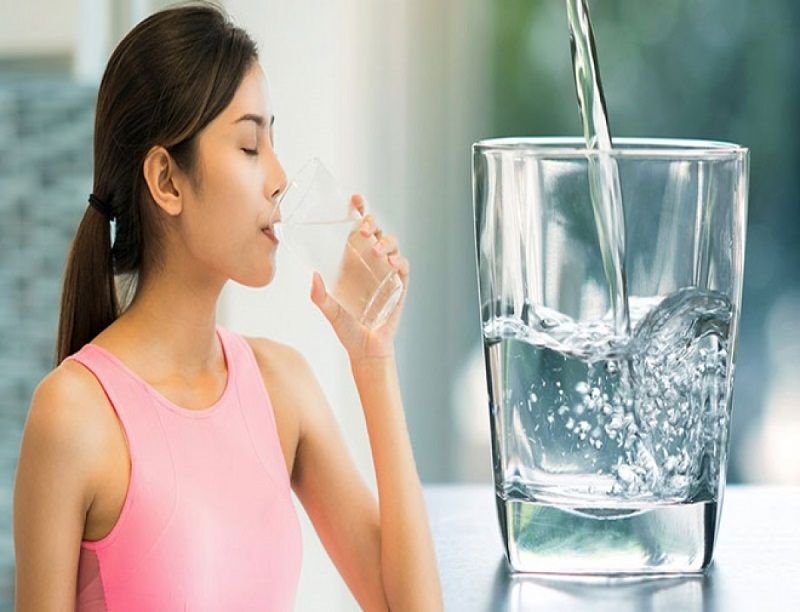 Viêm đường tiết niệu có nên uống nhiều nước không