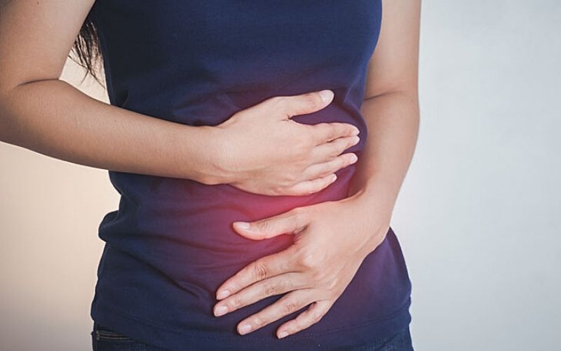 Người bệnh thường xuyên cảm giác đau vùng bụng dưới và các dấu hiệu phụ khoa bất thường