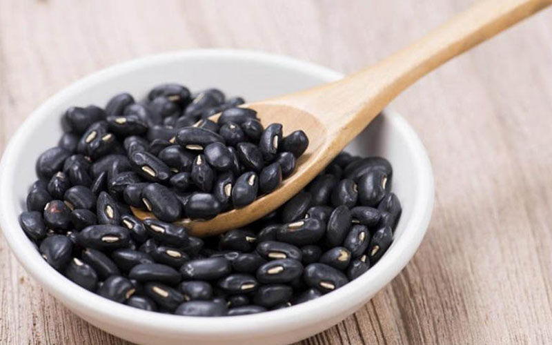 Đỗ đen kết hợp với hạ khô thảo là món ăn tốt với người bị cao huyết áp