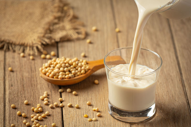 Người bị tiểu đường chỉ nên uống sữa đậu nành với một lượng vừa đủ, không nên lạm dụng