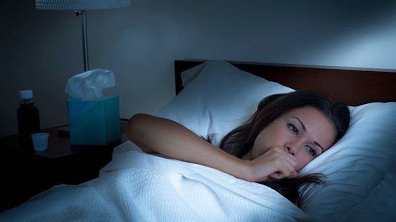 Ho khan về đêm gây cho người bệnh cảm giác khó chịu, mất ngủ, suy nhược cơ thể,...